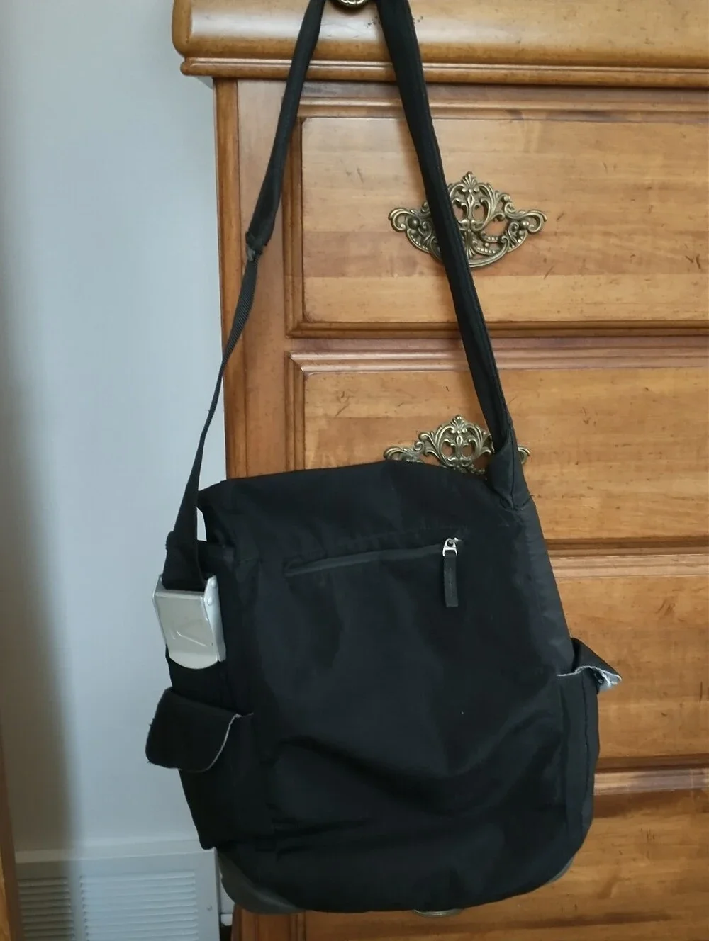 KEEN Black Oswego Messenger Laptop Bag - Durable Crossbody for Men